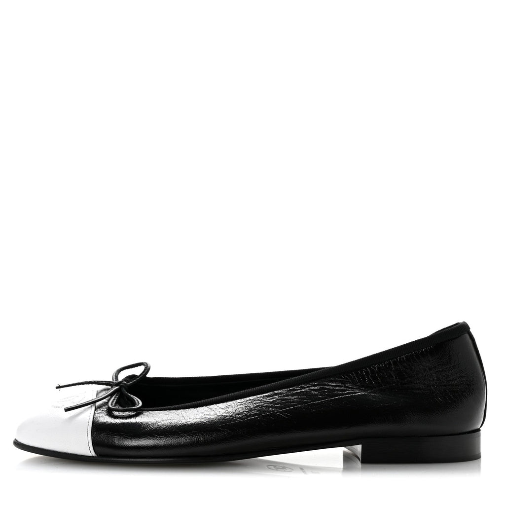 Crumpled Shiny Lambskin Cap Toe CC Ballerina Flats 39 Black White